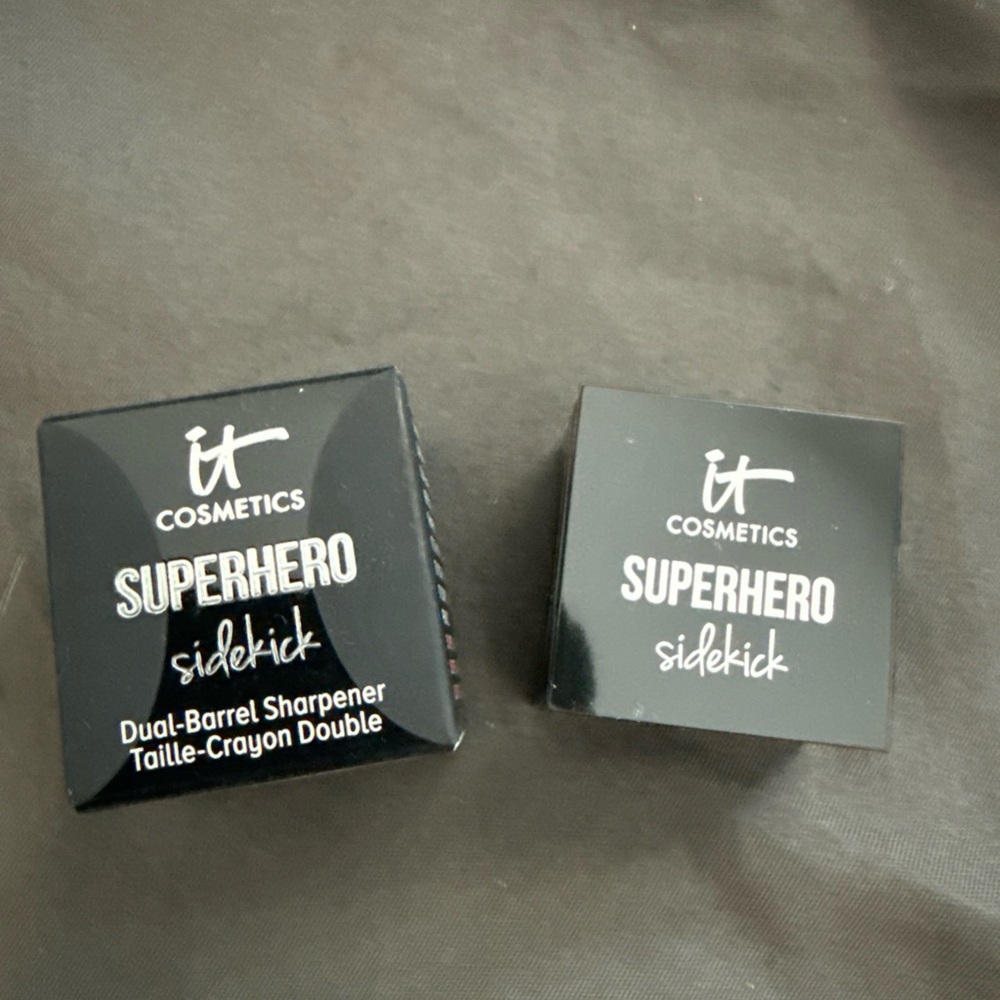 it cosmetics Compact Dual-Barrel Pencil Sharpener- set of 2